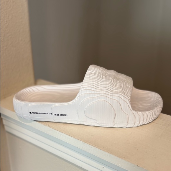 Adidas Mens Size 13 Adilette 22 Mens Casual Slide Crystal White HQ4672 - Picture 2 of 10